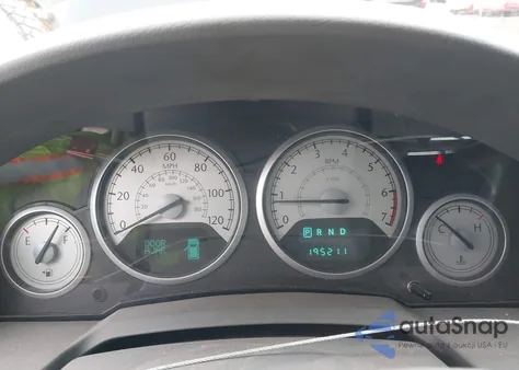 2010 Chrysler Town & Country Touring z USA, uszkodzony, nr VIN 2A4RR5D19AR170405